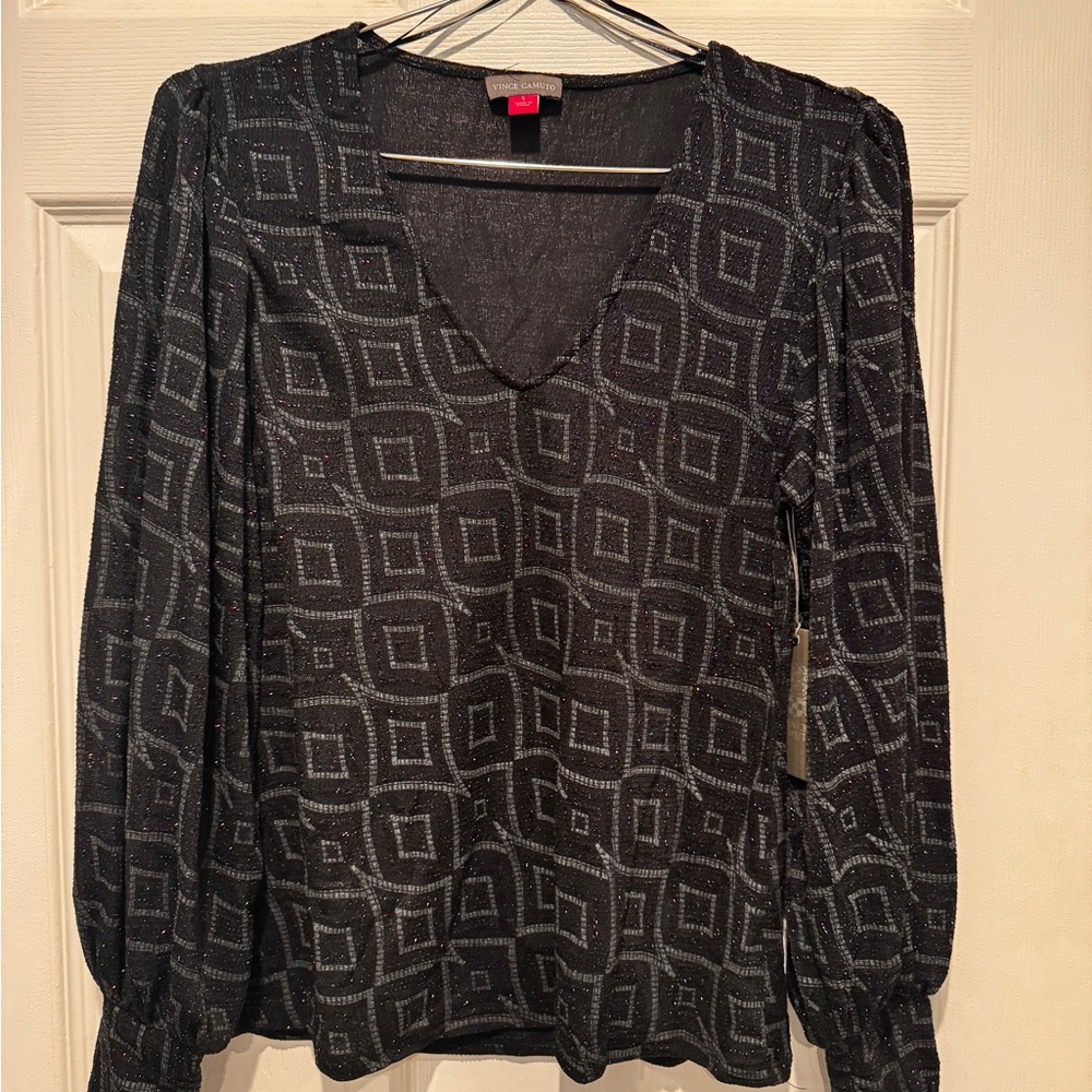 Vince Camuto Black Silver Geo-Print V-Neck Long Sleeve Top